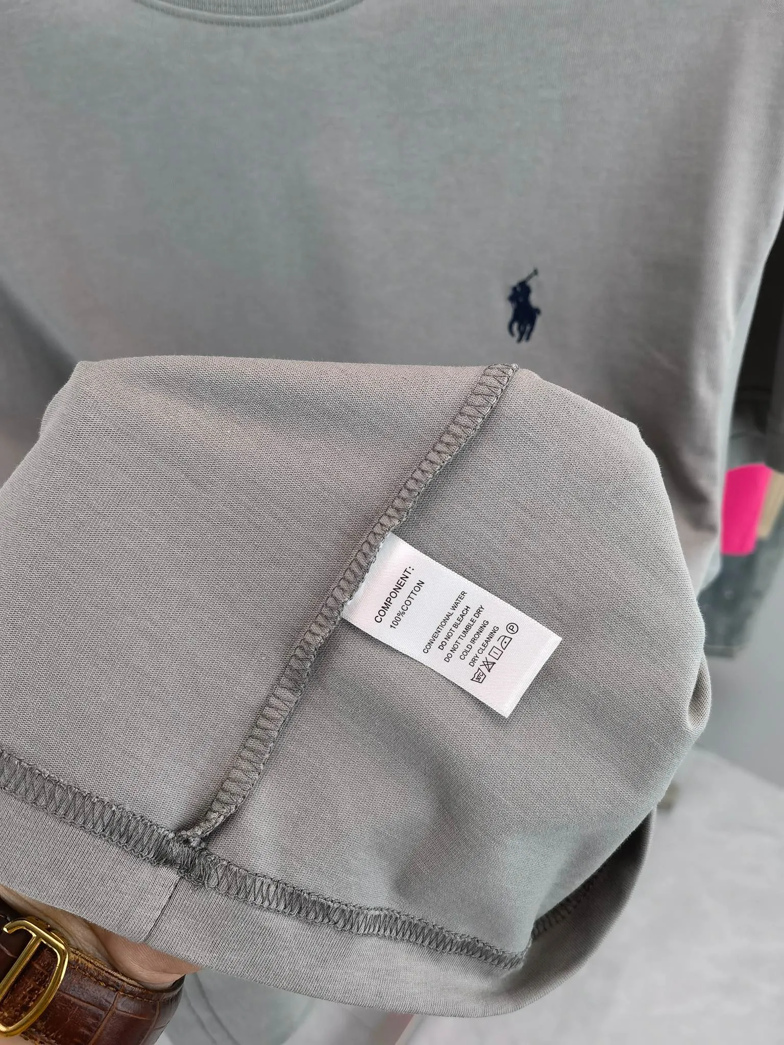 P170 🌸🌸🌸 Ralph Lauren Polo (available all year round) short-sleeved T-shirt 280g, couples style, same style for men and women. Made of imported custom dyed fabric, fashionable yet luxurious. The quality is unquestionable. The upper body effect is great💂🏿 The single product is very unique. Color: Picture color (7 colors) Size: M ~ 2xL